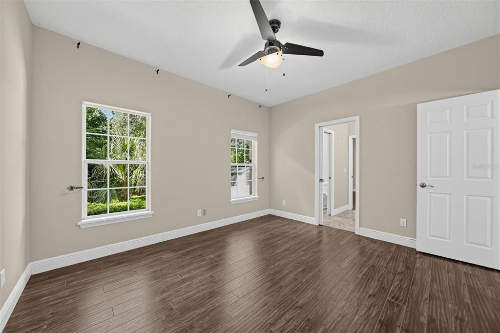 Activo con contrato: $859,900 (5 camas, 5 baños, 3669 Pies cuadrados)