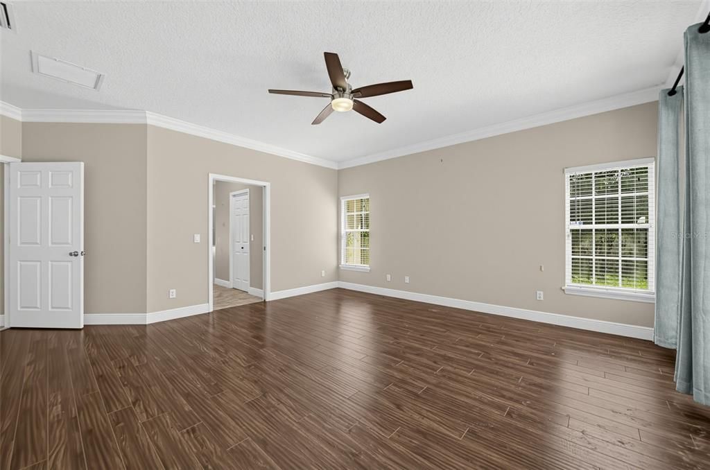 Activo con contrato: $859,900 (5 camas, 5 baños, 3669 Pies cuadrados)