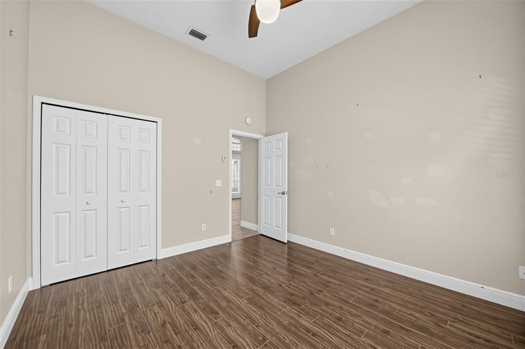 Activo con contrato: $859,900 (5 camas, 5 baños, 3669 Pies cuadrados)