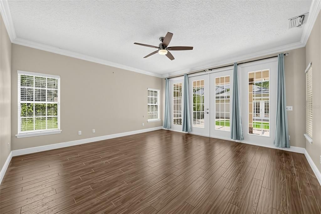 Activo con contrato: $859,900 (5 camas, 5 baños, 3669 Pies cuadrados)