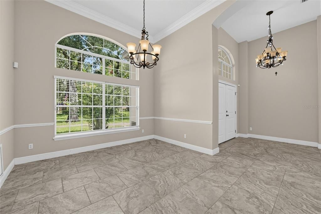 Activo con contrato: $859,900 (5 camas, 5 baños, 3669 Pies cuadrados)