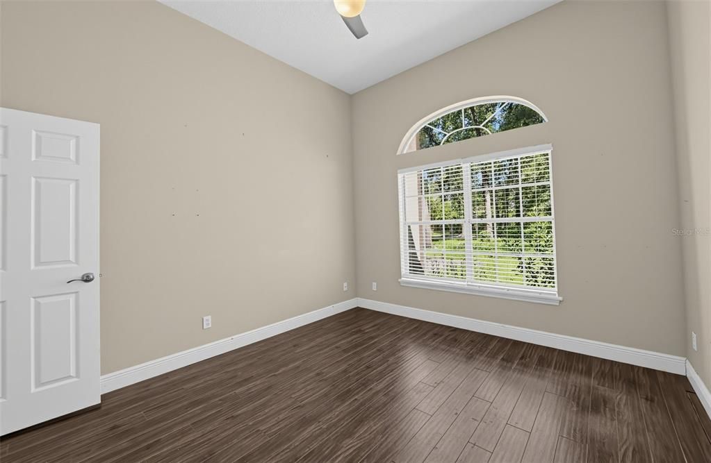 Activo con contrato: $859,900 (5 camas, 5 baños, 3669 Pies cuadrados)