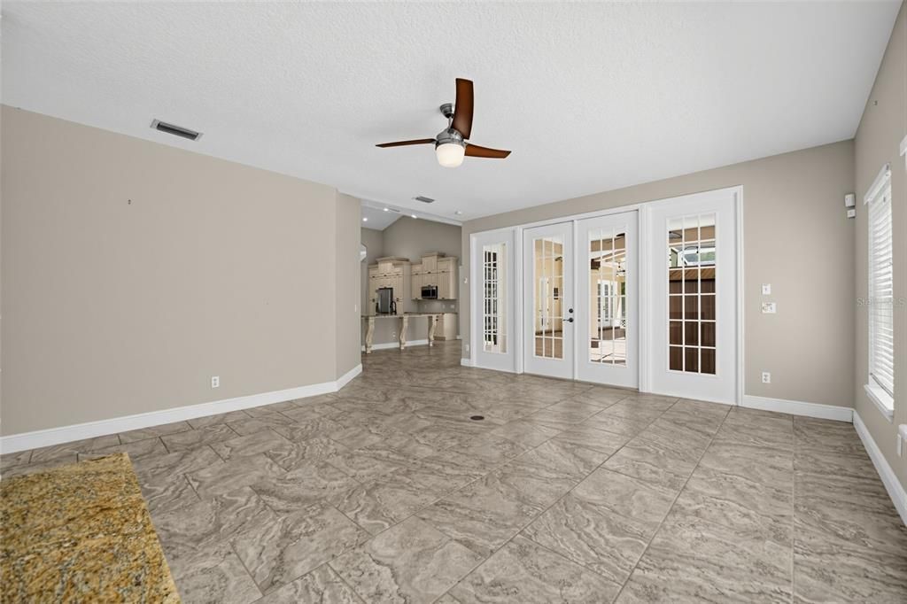 Activo con contrato: $859,900 (5 camas, 5 baños, 3669 Pies cuadrados)