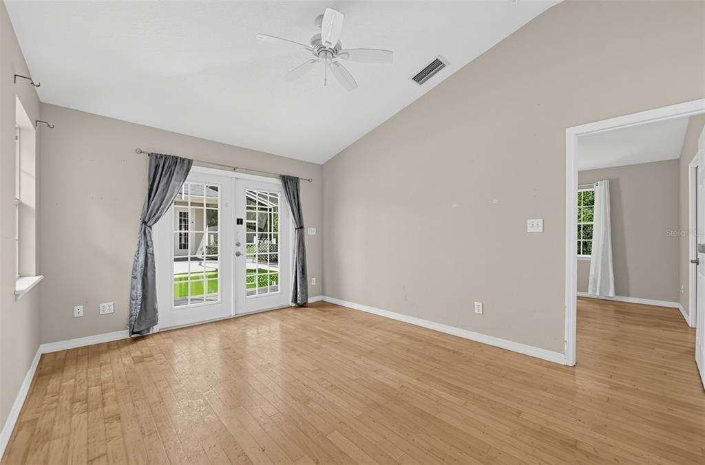 Activo con contrato: $859,900 (5 camas, 5 baños, 3669 Pies cuadrados)