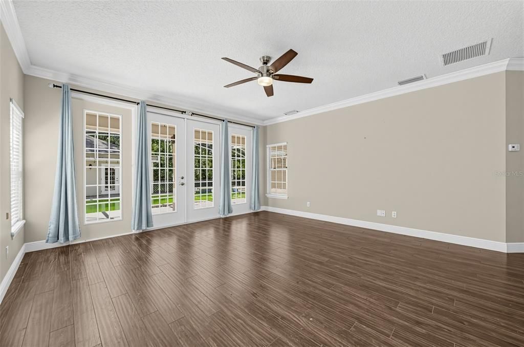 Activo con contrato: $859,900 (5 camas, 5 baños, 3669 Pies cuadrados)