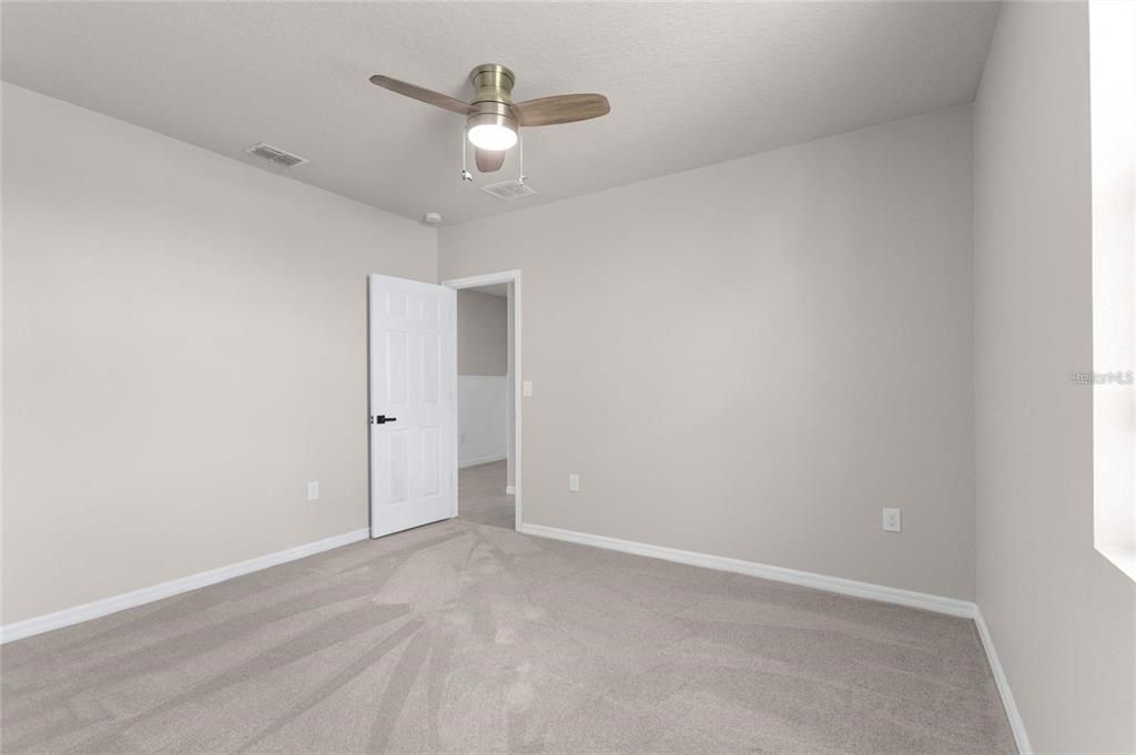 For Rent: $2,400 (4 beds, 3 baths, 1964 Square Feet)