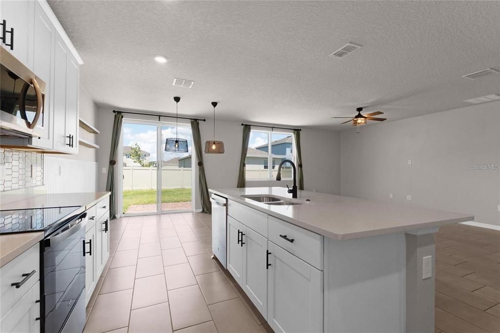 For Rent: $2,400 (4 beds, 3 baths, 1964 Square Feet)