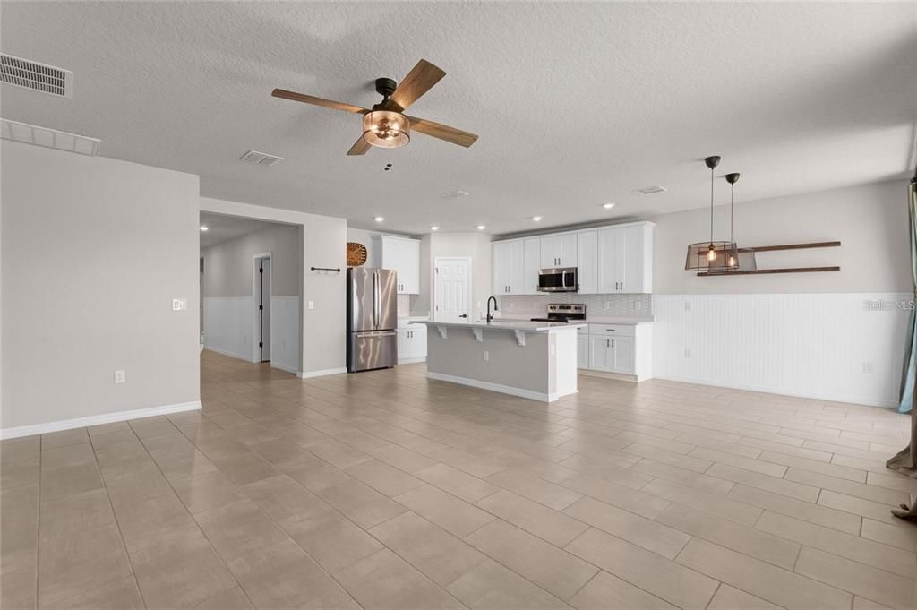 For Rent: $2,400 (4 beds, 3 baths, 1964 Square Feet)