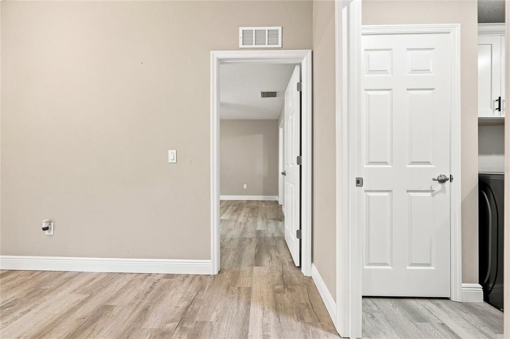 For Sale: $279,900 (3 beds, 2 baths, 1405 Square Feet)