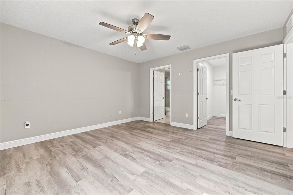 For Sale: $279,900 (3 beds, 2 baths, 1405 Square Feet)