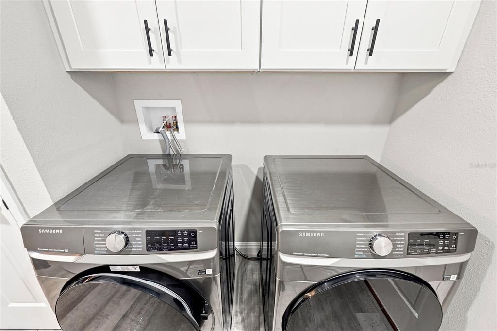 For Sale: $279,900 (3 beds, 2 baths, 1405 Square Feet)