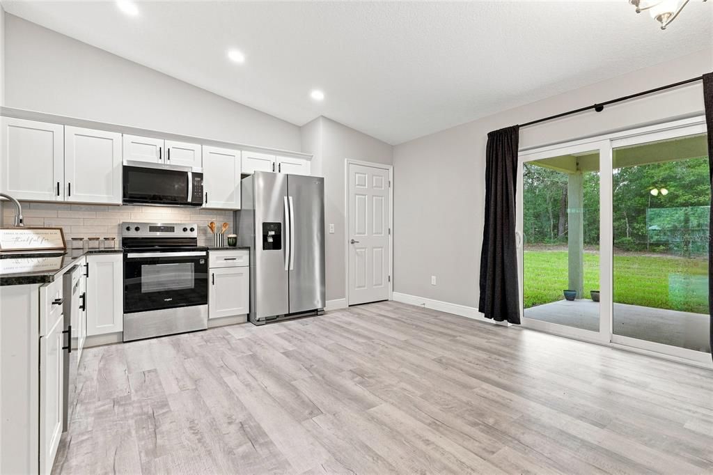 For Sale: $279,900 (3 beds, 2 baths, 1405 Square Feet)