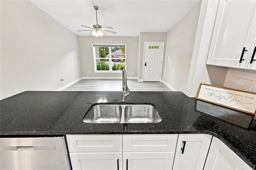 For Sale: $279,900 (3 beds, 2 baths, 1405 Square Feet)