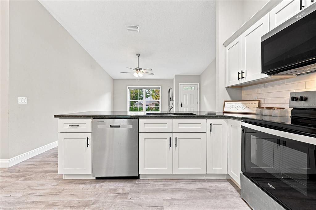 For Sale: $279,900 (3 beds, 2 baths, 1405 Square Feet)