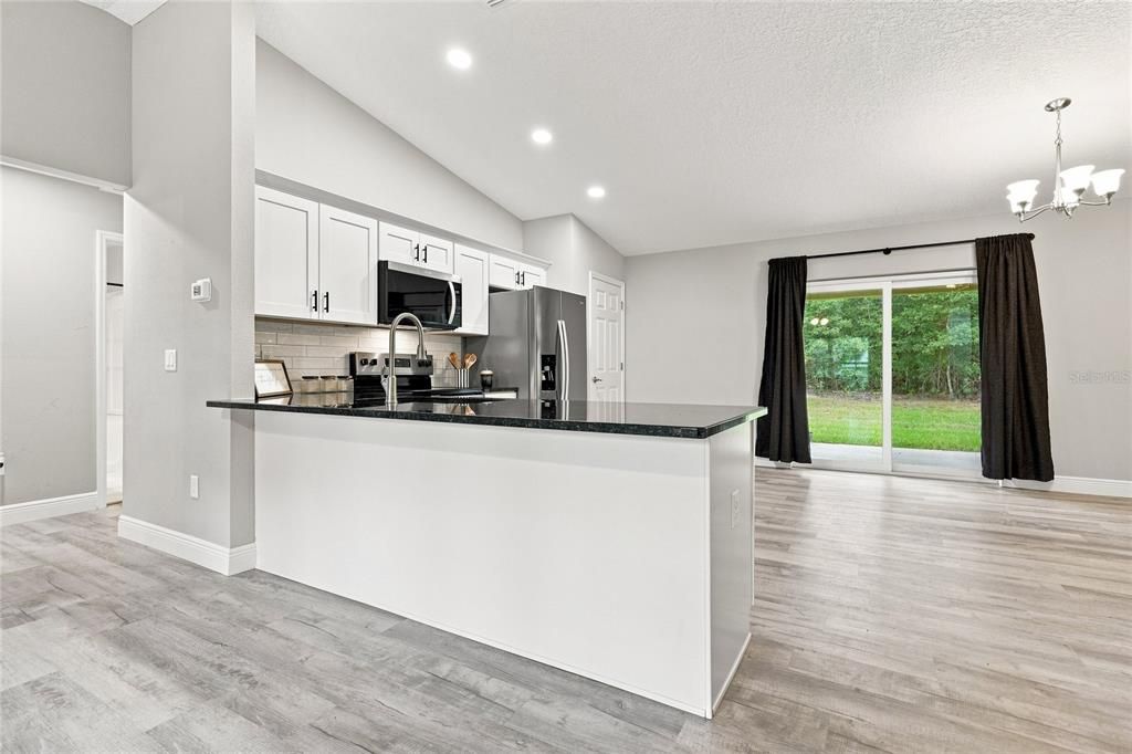 For Sale: $279,900 (3 beds, 2 baths, 1405 Square Feet)