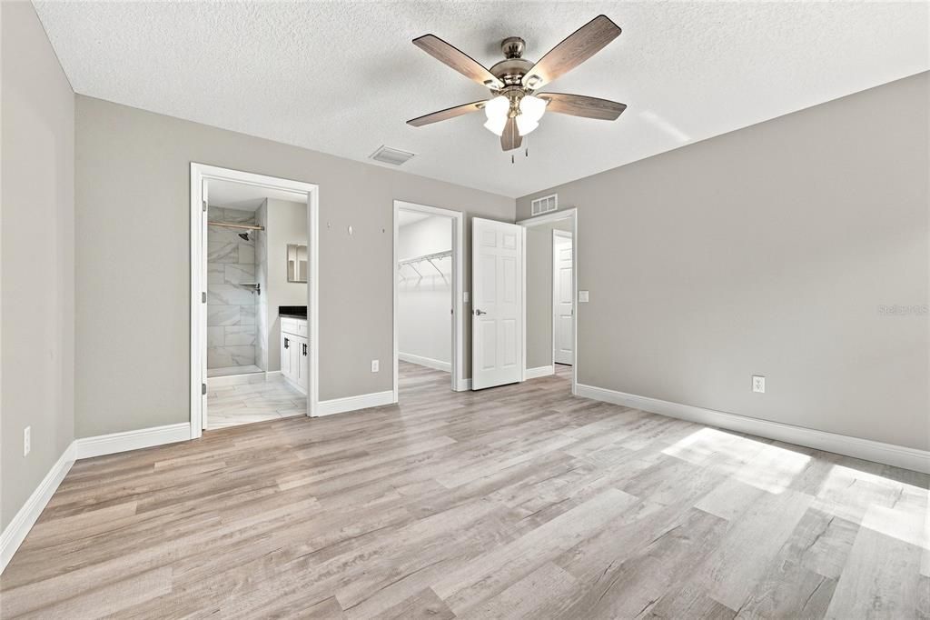 For Sale: $279,900 (3 beds, 2 baths, 1405 Square Feet)