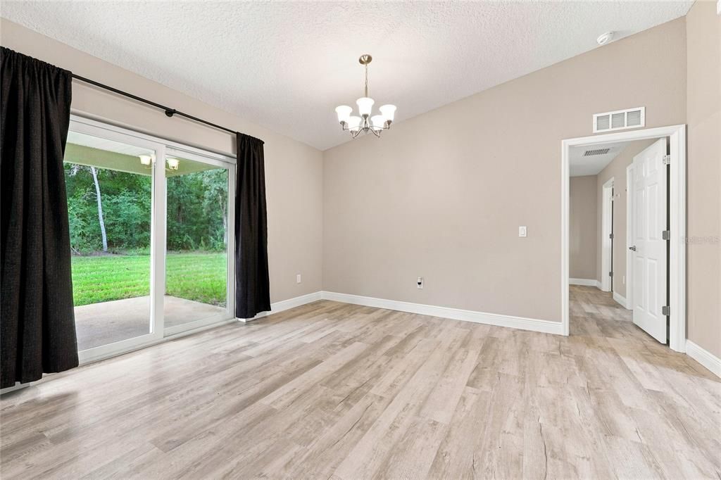 For Sale: $279,900 (3 beds, 2 baths, 1405 Square Feet)