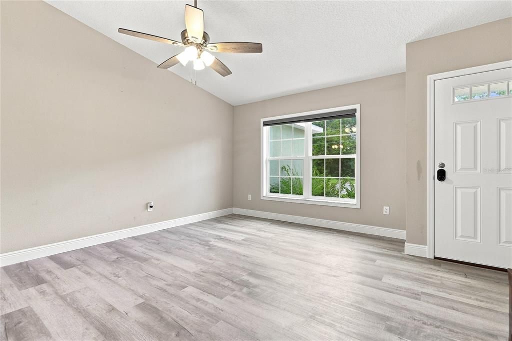 For Sale: $279,900 (3 beds, 2 baths, 1405 Square Feet)