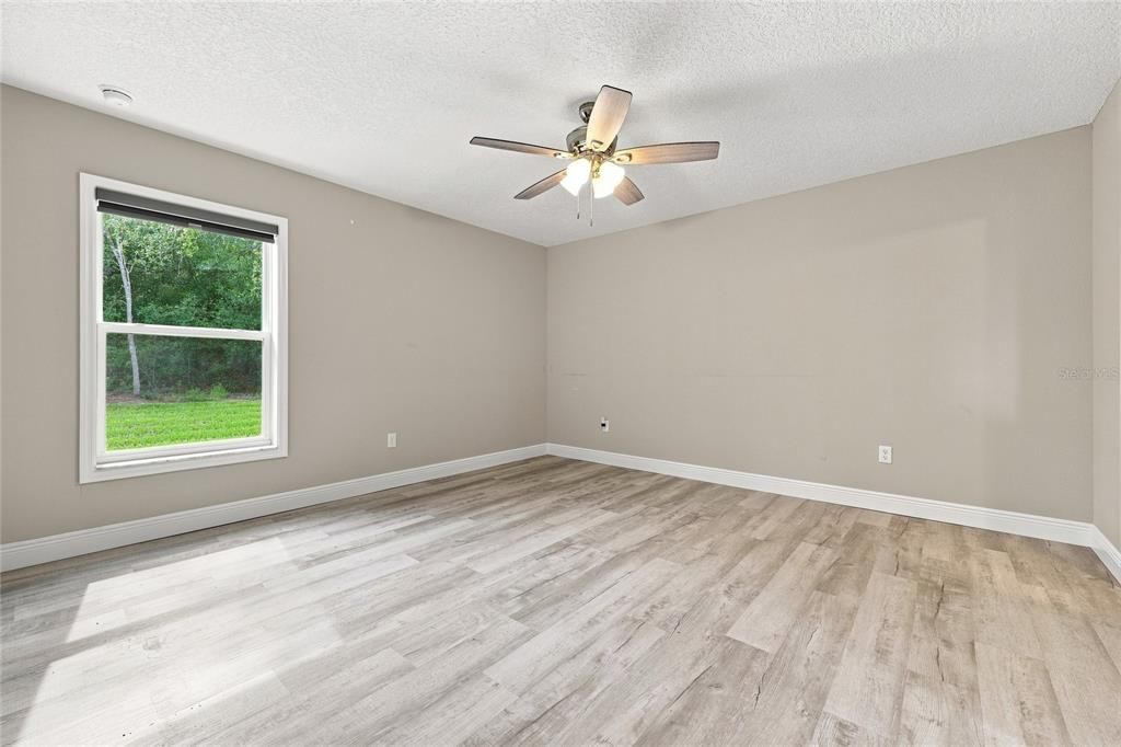 For Sale: $279,900 (3 beds, 2 baths, 1405 Square Feet)