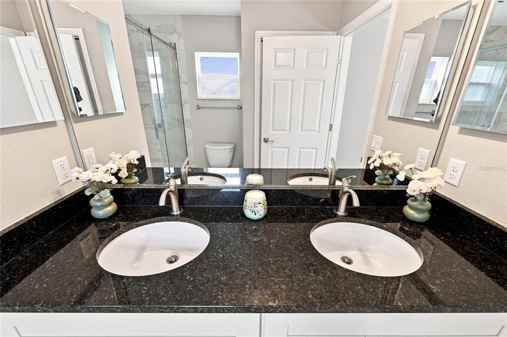 For Sale: $279,900 (3 beds, 2 baths, 1405 Square Feet)