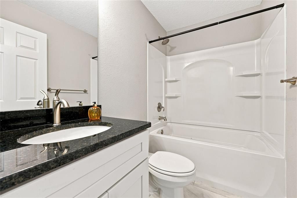 For Sale: $279,900 (3 beds, 2 baths, 1405 Square Feet)