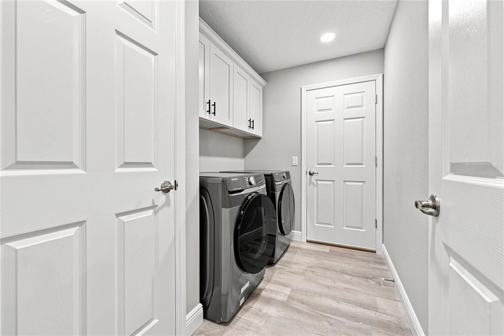 For Sale: $279,900 (3 beds, 2 baths, 1405 Square Feet)
