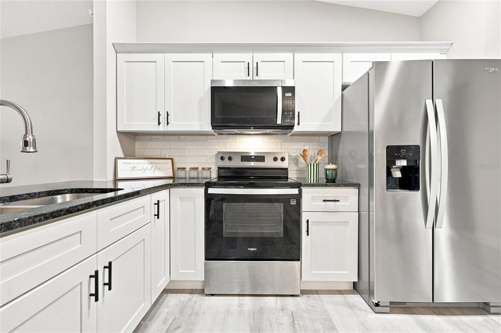 For Sale: $279,900 (3 beds, 2 baths, 1405 Square Feet)