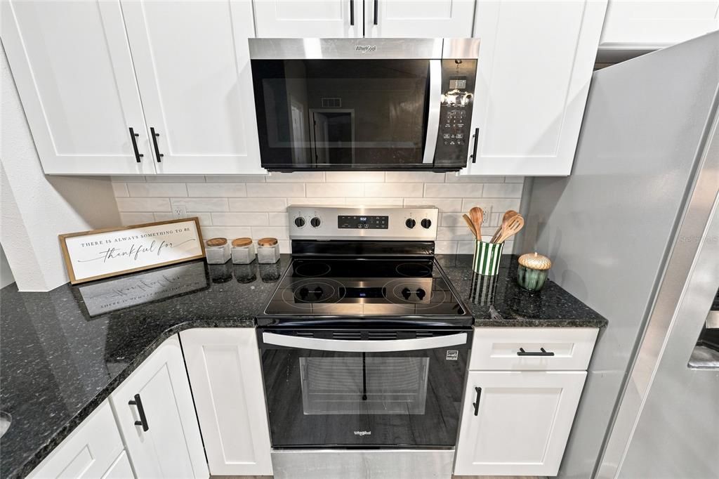 For Sale: $279,900 (3 beds, 2 baths, 1405 Square Feet)