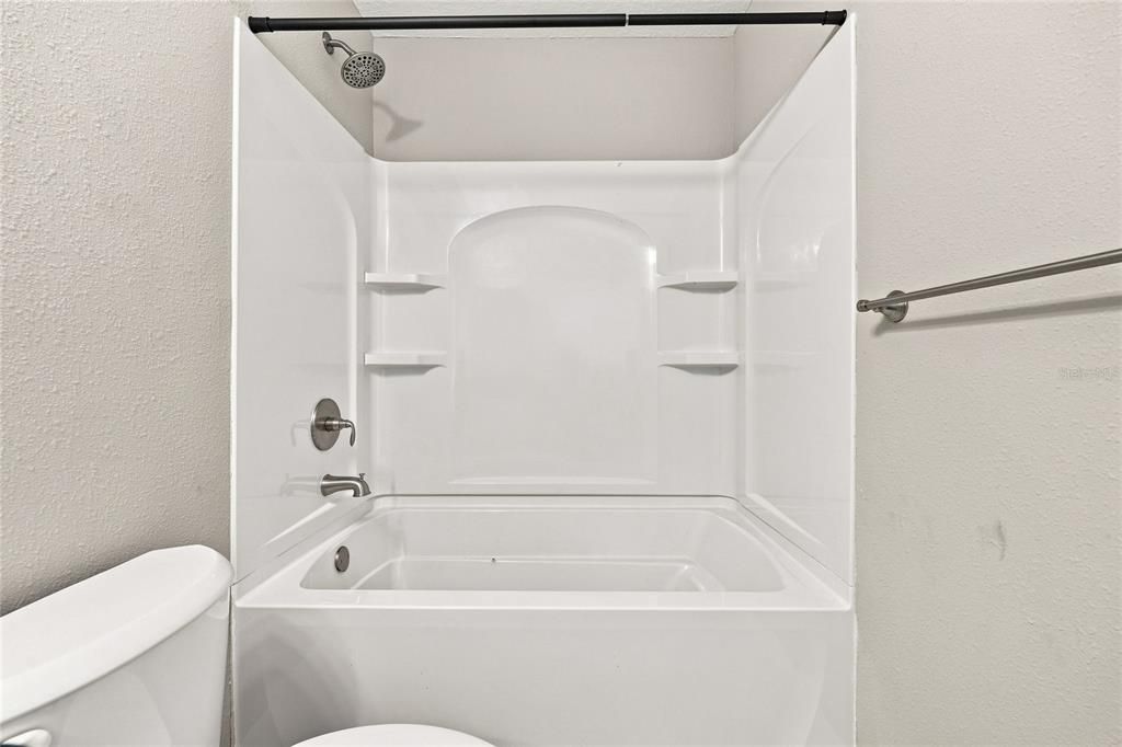 For Sale: $279,900 (3 beds, 2 baths, 1405 Square Feet)
