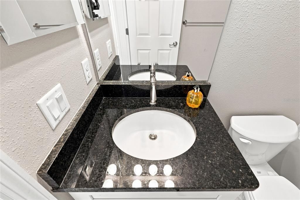 For Sale: $279,900 (3 beds, 2 baths, 1405 Square Feet)
