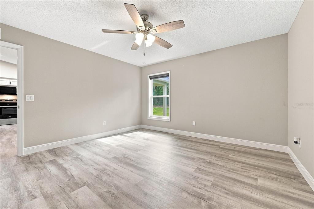 For Sale: $279,900 (3 beds, 2 baths, 1405 Square Feet)