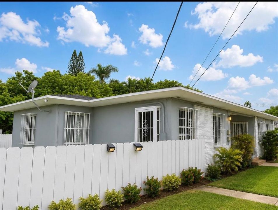 En Venta: $1,300,000 (6 camas, 5 baños, 2094 Pies cuadrados)
