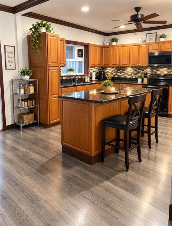 En Venta: $1,300,000 (6 camas, 5 baños, 2094 Pies cuadrados)