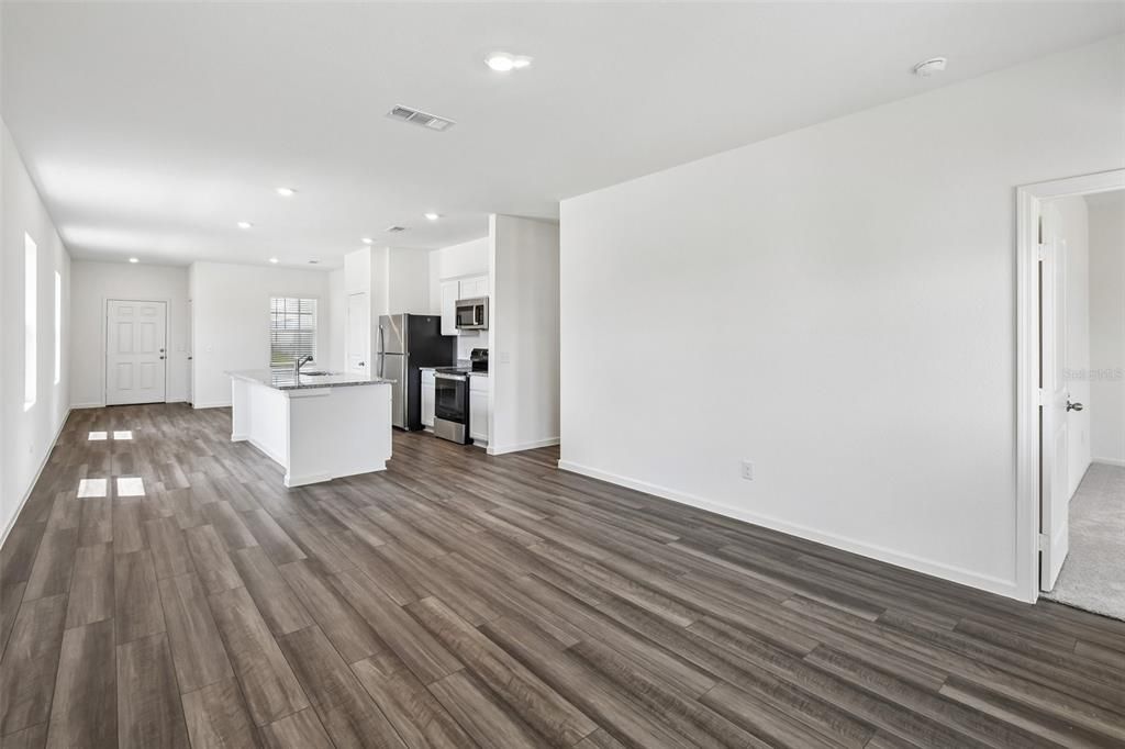 For Sale: $304,990 (3 beds, 2 baths, 1408 Square Feet)