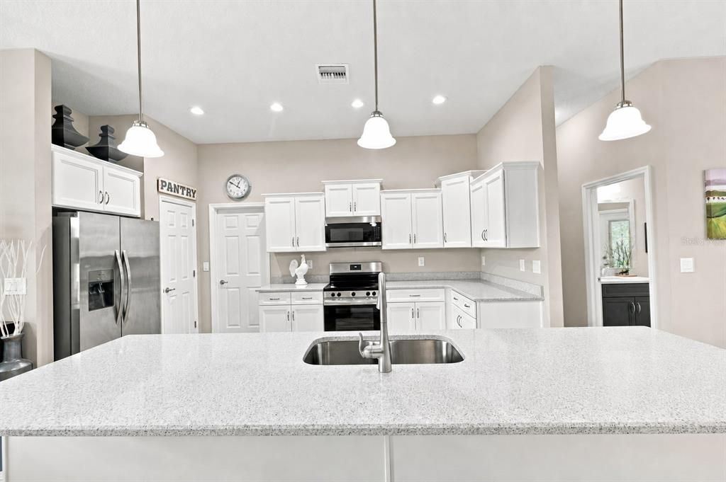 For Sale: $380,000 (3 beds, 2 baths, 1762 Square Feet)