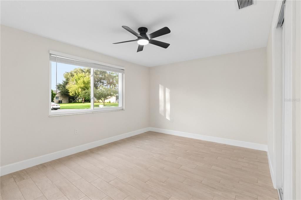 For Sale: $228,900 (2 beds, 2 baths, 848 Square Feet)