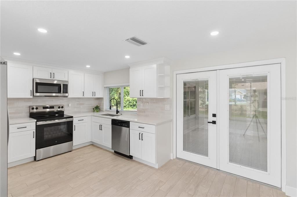 For Sale: $228,900 (2 beds, 2 baths, 848 Square Feet)