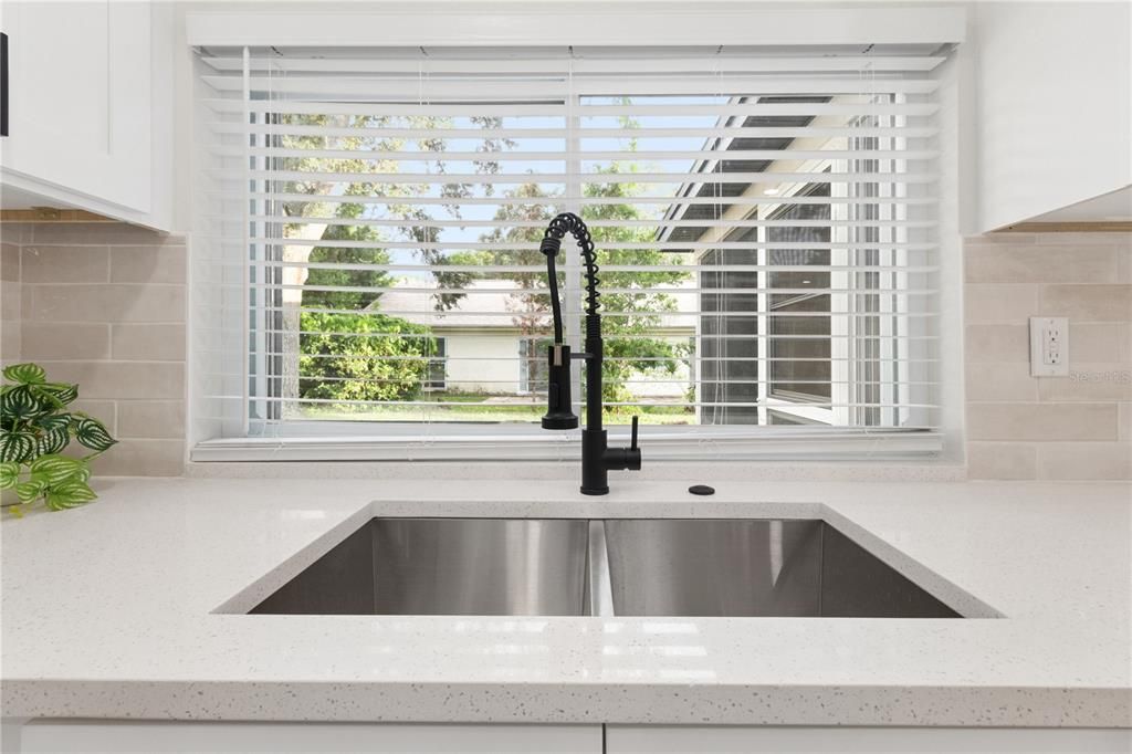 For Sale: $228,900 (2 beds, 2 baths, 848 Square Feet)
