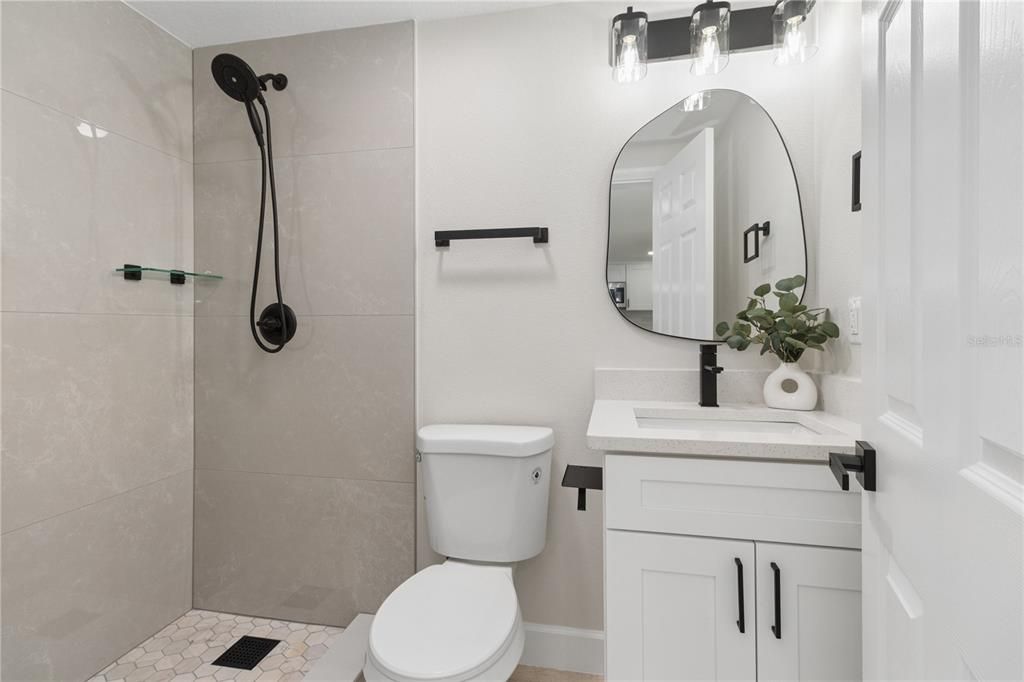 For Sale: $228,900 (2 beds, 2 baths, 848 Square Feet)