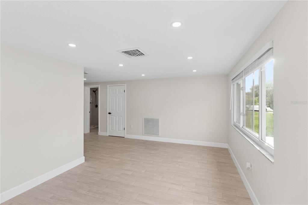 For Sale: $228,900 (2 beds, 2 baths, 848 Square Feet)