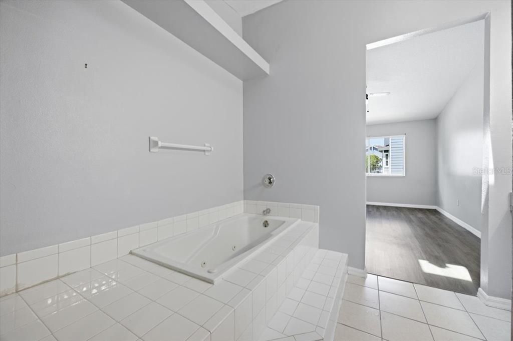 For Rent: $1,650 (3 beds, 2 baths, 1748 Square Feet)
