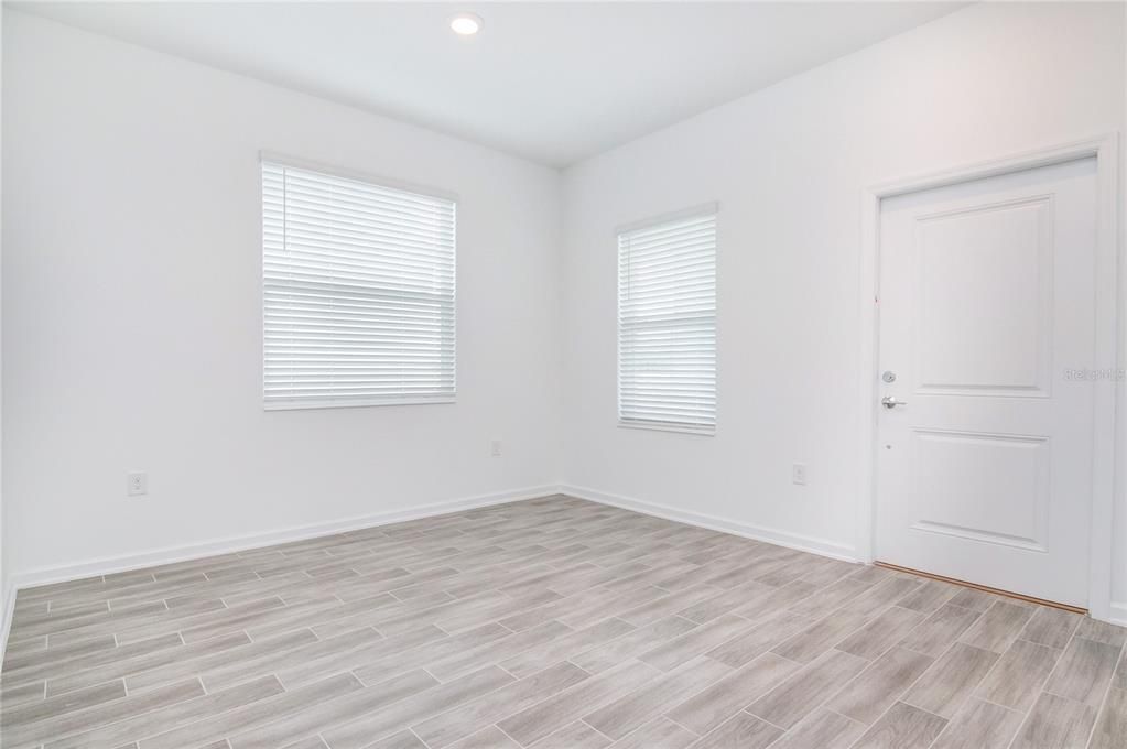 For Rent: $2,400 (6 beds, 3 baths, 2634 Square Feet)