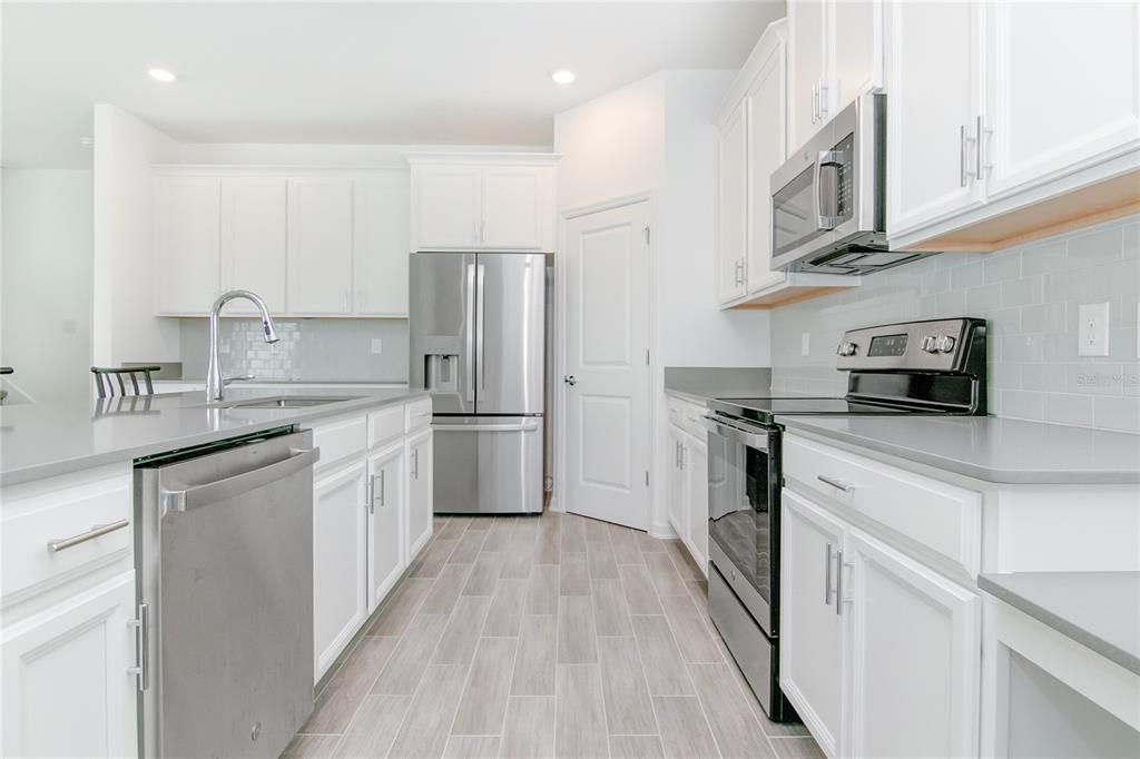 For Rent: $2,400 (6 beds, 3 baths, 2634 Square Feet)