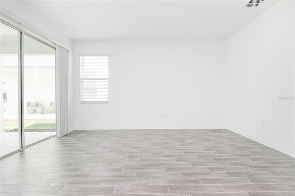 For Rent: $2,400 (6 beds, 3 baths, 2634 Square Feet)