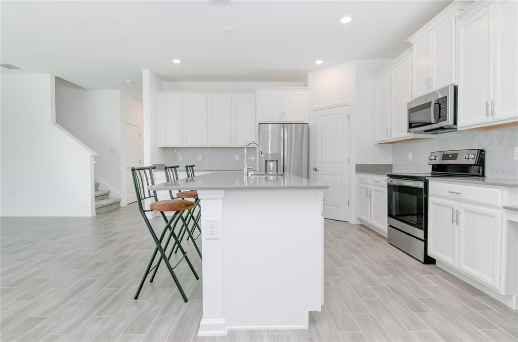 For Rent: $2,400 (6 beds, 3 baths, 2634 Square Feet)
