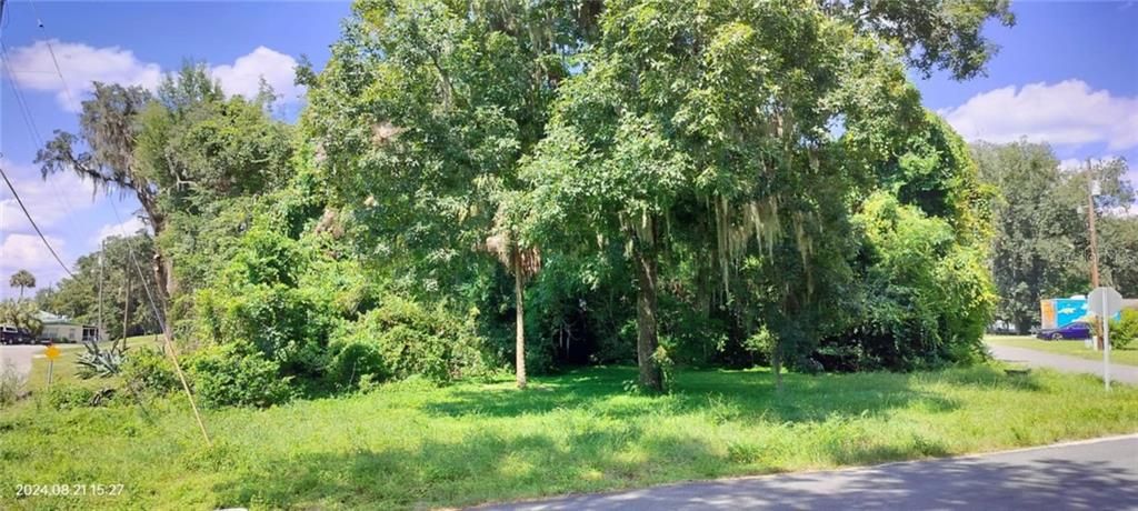 На продажу: $22,500 (0.27 acres)