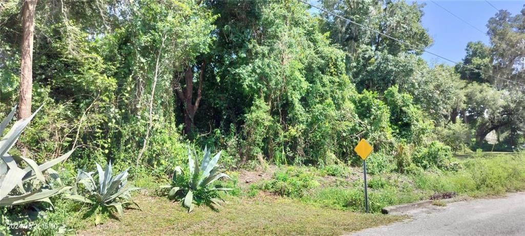 На продажу: $22,500 (0.27 acres)