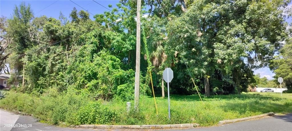 На продажу: $22,500 (0.27 acres)