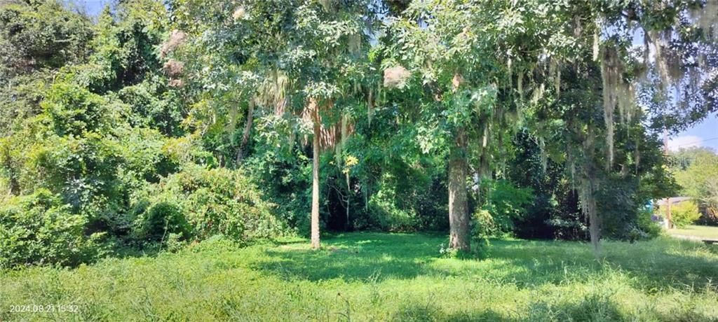 На продажу: $22,500 (0.27 acres)