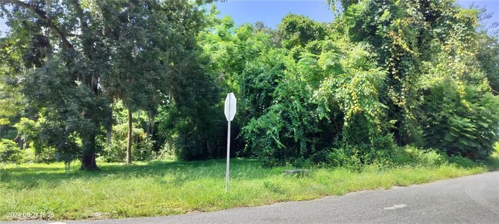 На продажу: $22,500 (0.27 acres)